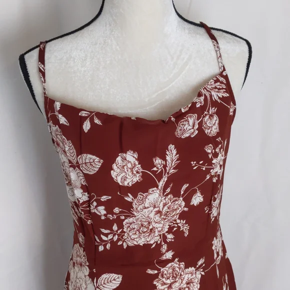 🆕 FLORAL Cowl Neck Burgundy Dress with Back Slit / Medium - Picture 3 of 8